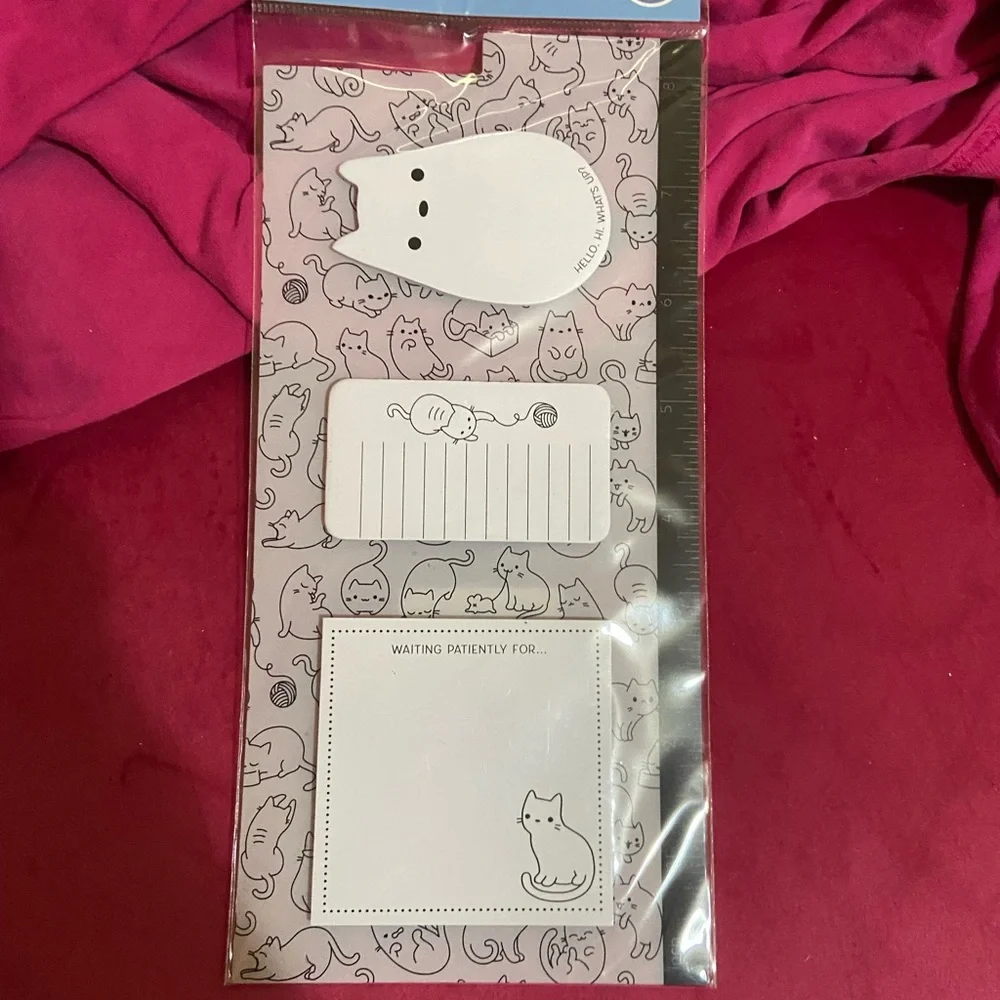 Charming Cat-Themed Sticky’s note Set in White and Gray